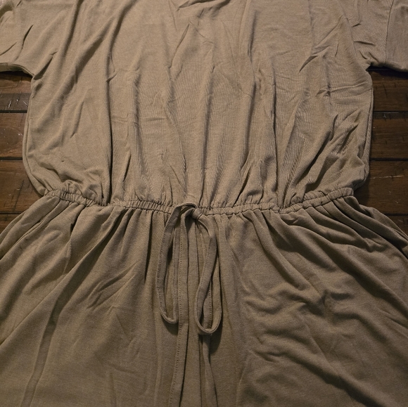 Zenana NWOT Romper Olive Green with pockets - Picture 2 of 7